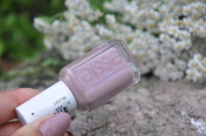Essie Nail Polish #40 Demure vix, #14 Fiji