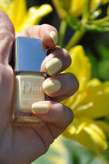 Dior Vernis Couture Colour Gel Shine and Long Wear Nail Lacquer #319 Sunwashed