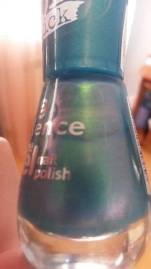 Хамелеоны на ноготки от Essence и Catrice
