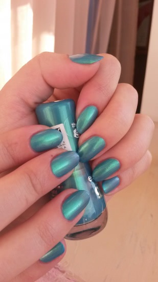 Хамелеоны на ноготки от Essence и Catrice