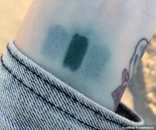 Maybelline Master Drama Khol Liner Eyeliner в оттенке Couture Green
