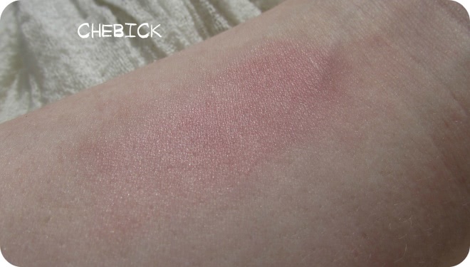 Румяна NYX Powder Blush в оттенке PB04 Silky Rose - румянец школьницы на ваших щеках