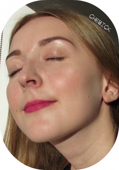 Компактная кремовая пудра с мерцанием Essence Soo Glow! Cream To Powder Highlighter - мой самый любимый на данный момент хайлайтер