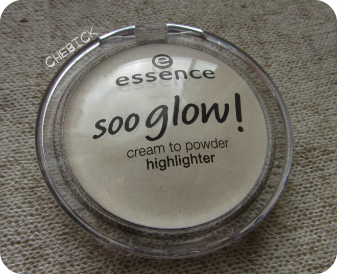 Компактная кремовая пудра с мерцанием Essence Soo Glow! Cream To Powder Highlighter - мой самый любимый на данный момент хайлайтер