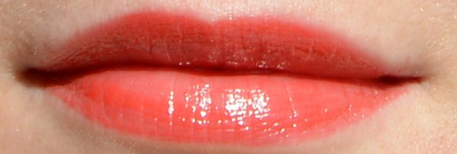 Попалась мне как-то ягодка Bourjois Shine Edition Lipstick No 21 Red