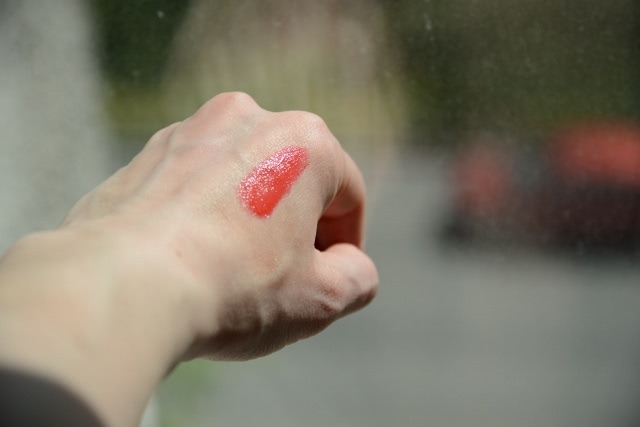 Попалась мне как-то ягодка Bourjois Shine Edition Lipstick No 21 Red