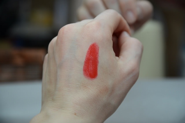 Попалась мне как-то ягодка Bourjois Shine Edition Lipstick No 21 Red