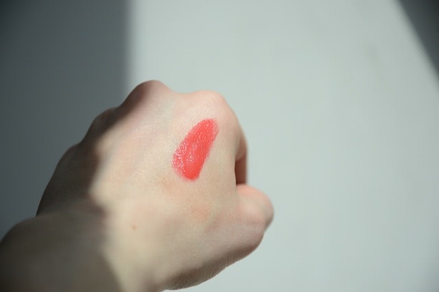 Попалась мне как-то ягодка Bourjois Shine Edition Lipstick No 21 Red