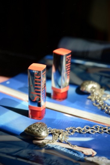 Попалась мне как-то ягодка Bourjois Shine Edition Lipstick No 21 Red