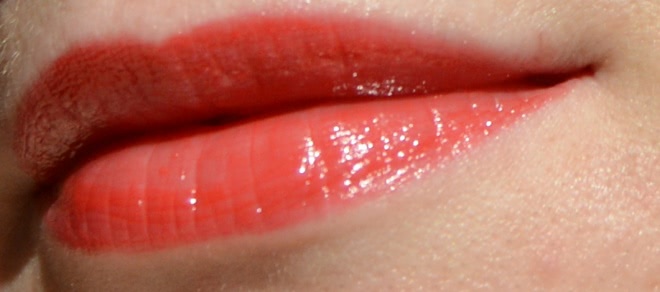 Попалась мне как-то ягодка Bourjois Shine Edition Lipstick No 21 Red