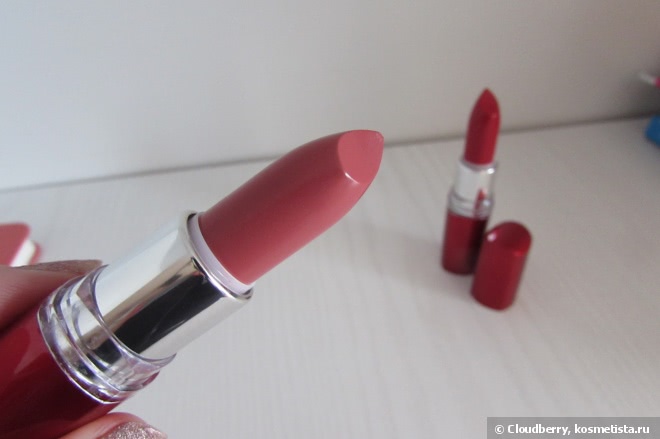 Две такие разные: помады Maybelline Hydra Extreme Мисс нежность #175 и Поцелуй вампира #587