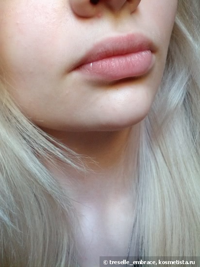 Essence Glow Tinted Lip Balm в оттенке 01 Light Up