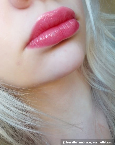 Essence Glow Tinted Lip Balm в оттенке 01 Light Up