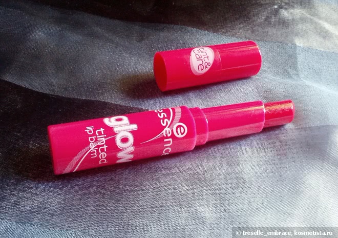 Essence Glow Tinted Lip Balm в оттенке 01 Light Up