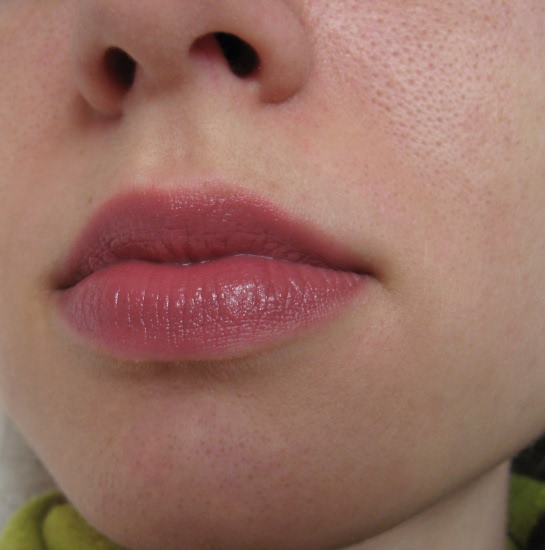 Она сама меня нашла. Помада Oriflame Beauty Wonder Colour Lipstick в оттенке Tawny Charm