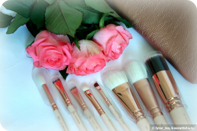 Нежный набор кистей для макияжа Zoeva Rose Golden Luxury Set Vol.2