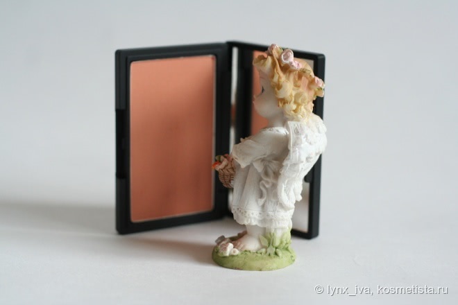 Румяна Sleek Make up Blush в оттенках 921 Suede и 926 Rose Gold