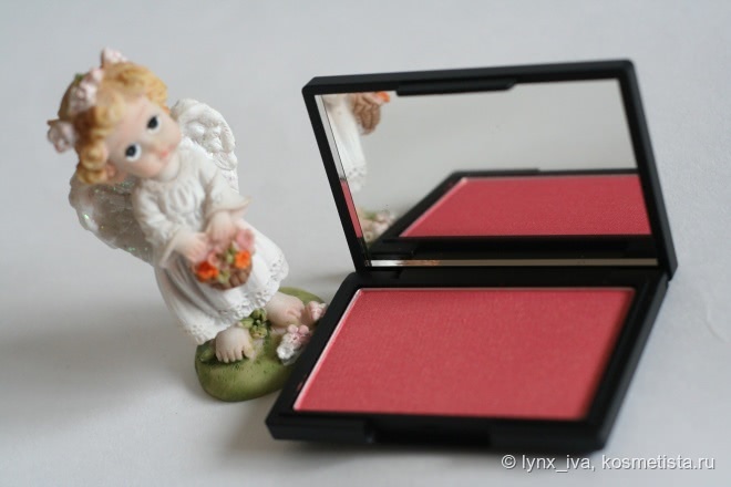 Румяна Sleek Make up Blush в оттенках 921 Suede и 926 Rose Gold