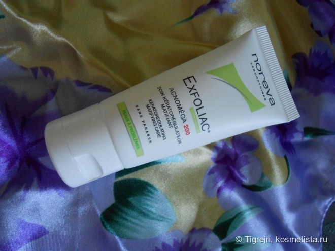 Два продукта-недоумения: эмульсия Uriage Hyseac K18 и крем Noreva Exfoliac Acnomega 200. Закрываю кислотный сезон