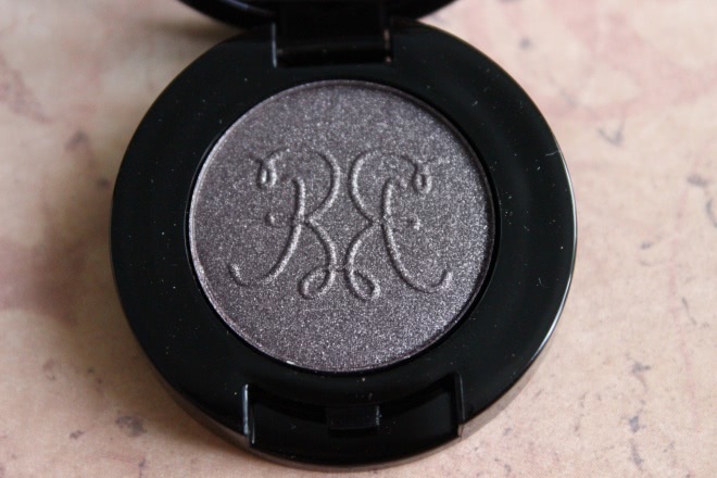 Устойчивые тени для век Long-lasting Eye Shadow When Birds ARE Singing…от Rouge Bunny Rouge в оттенке 074 Eclipse Eagle