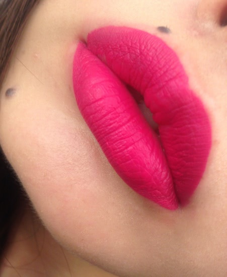 Lime crime Velvetines в оттенке Pink velvet Vs. Wet n wild megalast liquid lip color в оттенке E923A