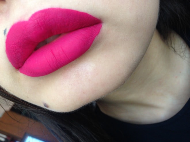 Lime crime Velvetines в оттенке Pink velvet Vs. Wet n wild megalast liquid lip color в оттенке E923A