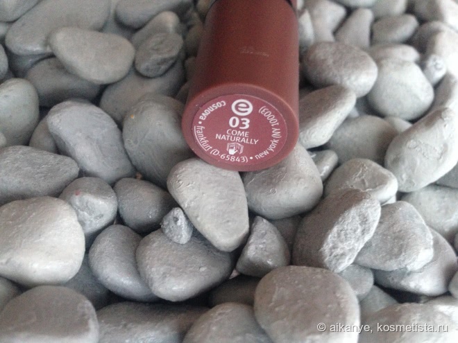 Бюджетная, но качественная Essence Longlasting Lipstick в оттенке 03 Come naturally