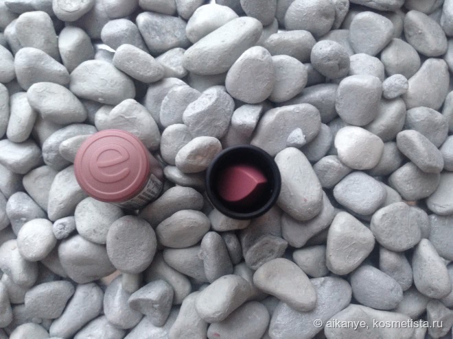 Бюджетная, но качественная Essence Longlasting Lipstick в оттенке 03 Come naturally