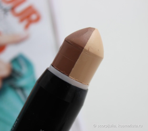 Стик контурирующий Maybelline Master Contour V-Shape Contouring Duo в оттенке 01 Light+ свотч оттенка 02 Medium