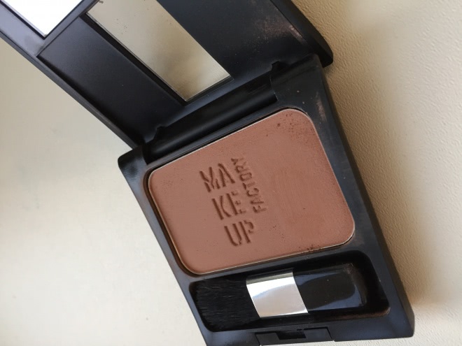 Матовые компактные румяна Make up factory Mat Blusher #35 Light Coffee