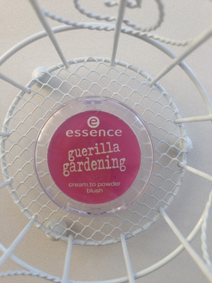 Бюджетные румяна Essence guerilla gardening