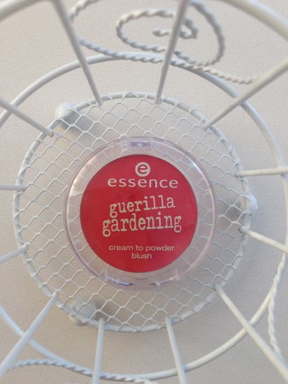 Бюджетные румяна Essence guerilla gardening