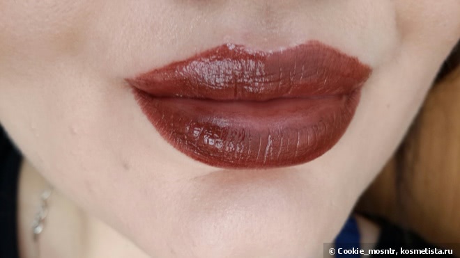 Шоколадная помада L'oreal Color Riche в оттенке 703 Oud Obsession
