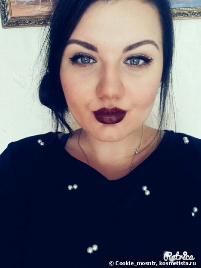 Шоколадная помада L'oreal Color Riche в оттенке 703 Oud Obsession