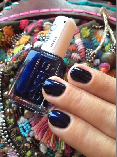 Essie, оттенок «Midnight cami» №697