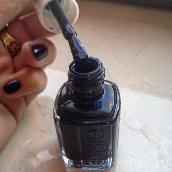 Essie, оттенок «Midnight cami» №697