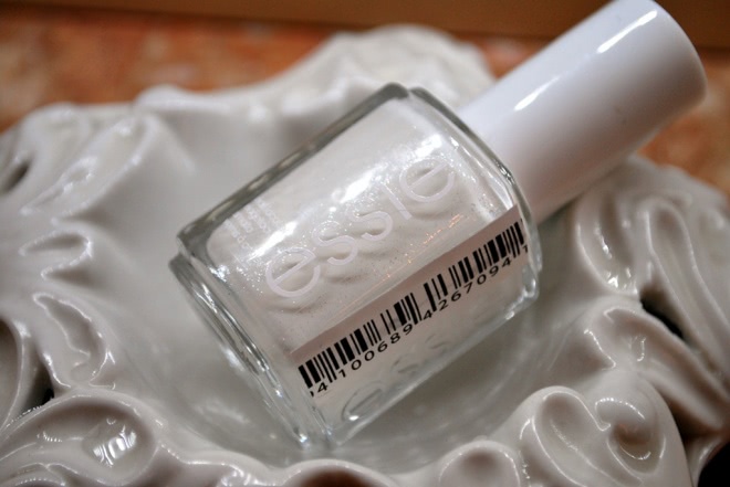 Essie, оттенок «Private Weekend» № 370
