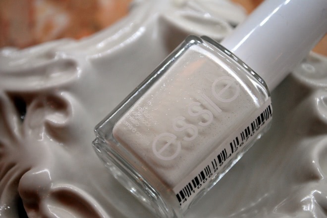 Essie, оттенок «Private Weekend» № 370
