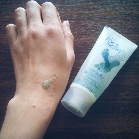 Avon Foot Works beautiful Тонизирующий скраб для ног с морской солью