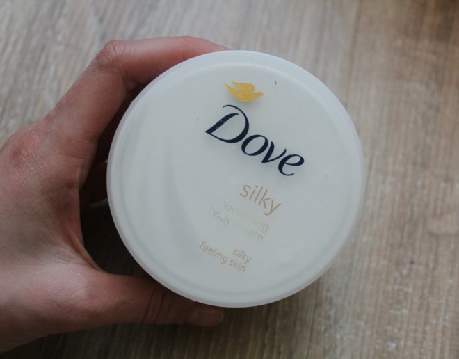 Dove Silky Silky Feeling skin Крем для тела Нежный шелк