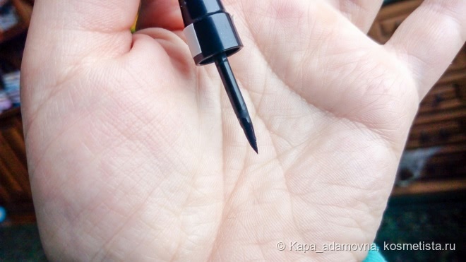 Кошачий глаз с подводкой Deborah Ultraliner Eyeliner в оттенке 01 Nero