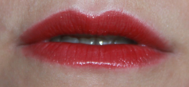 Лаковые... губы Bourjois Rouge Edition Aqua Laque в оттенке 04 Viens si tu roses