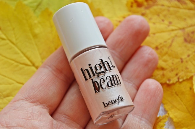 Создавая свет. High beam Luminescent Complexion Enhancer. Benefit