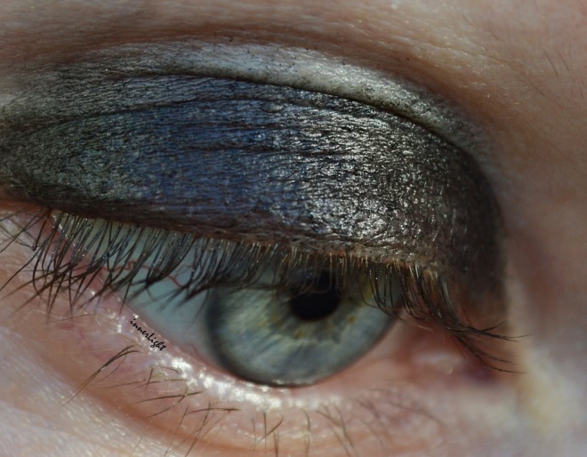 Черное VS Белое. NYX Eyeshadow Base. Оттенок 05 Black