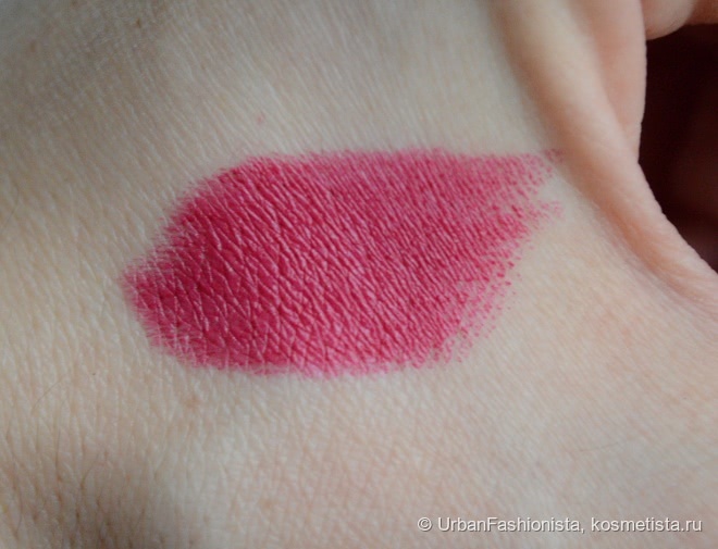 Рождественская красавица Chanel Rouge Allure Velvet Luminous Matte Lip Colour 437 La Merveilleuse