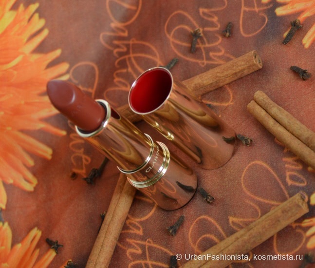 Медовая осень: Clarins Joli Rouge Moisturizing Long-Wearing Lipstick в оттенке #737 Spicy Cinnamon