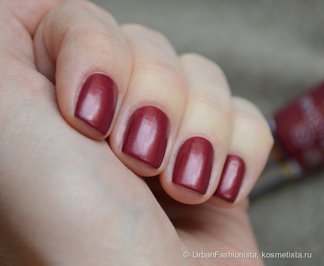 Колдовской рубин: лак для ногтей Collistar Velvet Effect Nail Lacquer в оттенке #667 Rubino Stregato