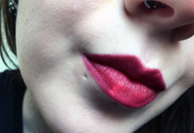 Матовая губная помада Artdeco Perfect Mat Lipstick - Talbot Runhof Collection в оттенке Dark Hibiscus