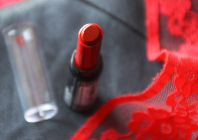 Кровавый соблазн. NYX High Voltage Lipstick 20 Burlesque