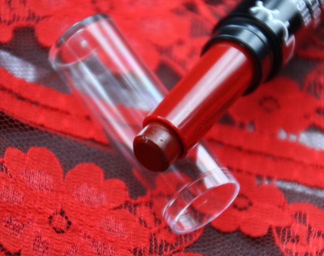 Кровавый соблазн. NYX High Voltage Lipstick 20 Burlesque